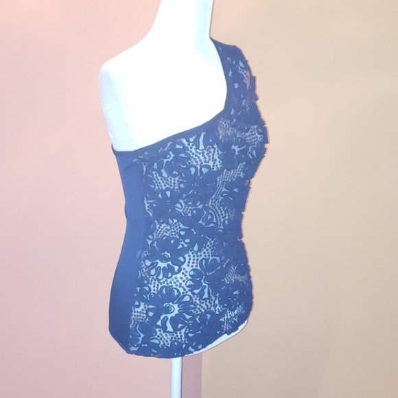 Heart 2 Heart one shoulder sequin floral top NWOT Size M - Picture 2 of 4